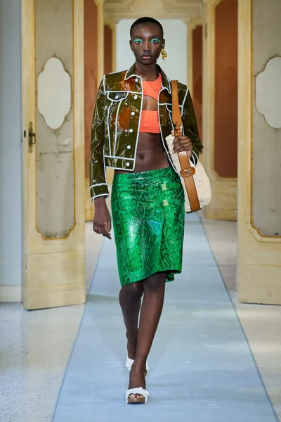Look 11